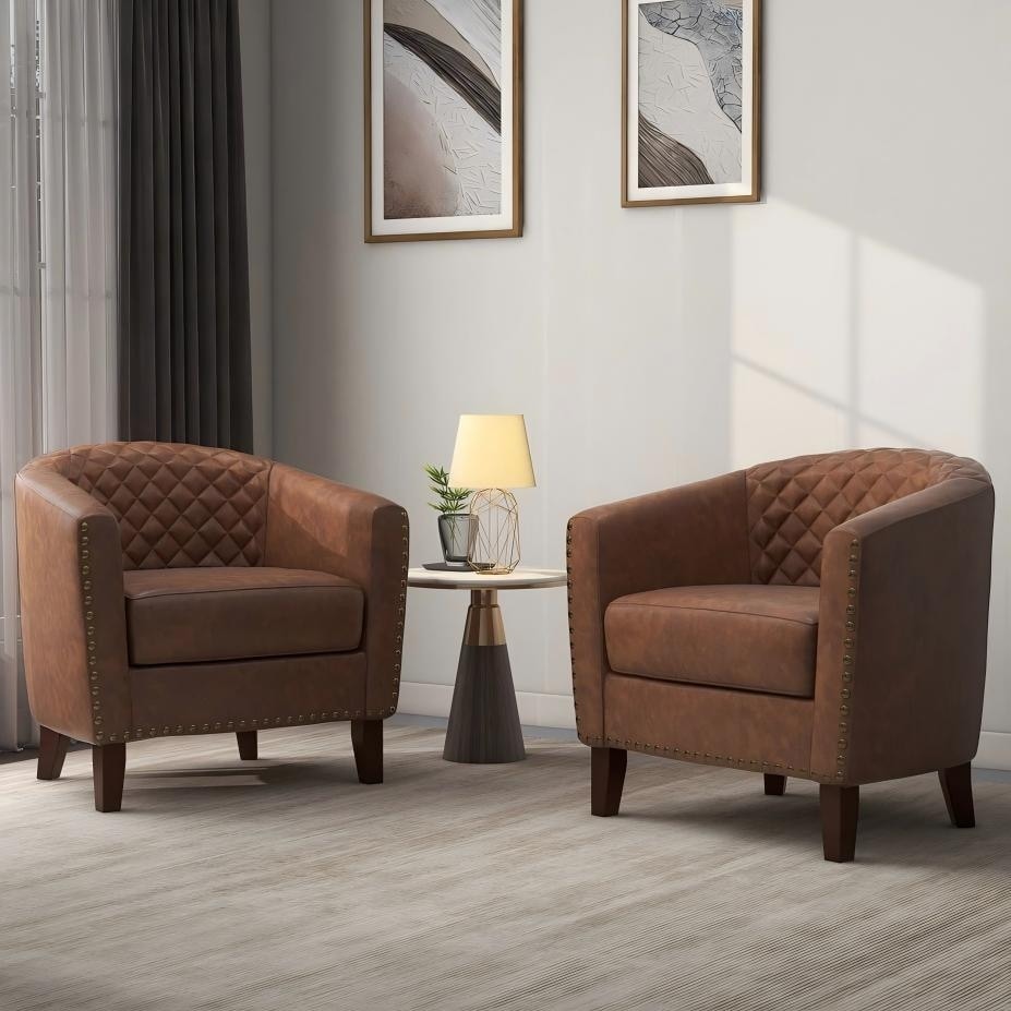 2 chaises d'appoint en cuir végétalien en forme de tonneau, 73,5 cm de large, avec garniture à clous.