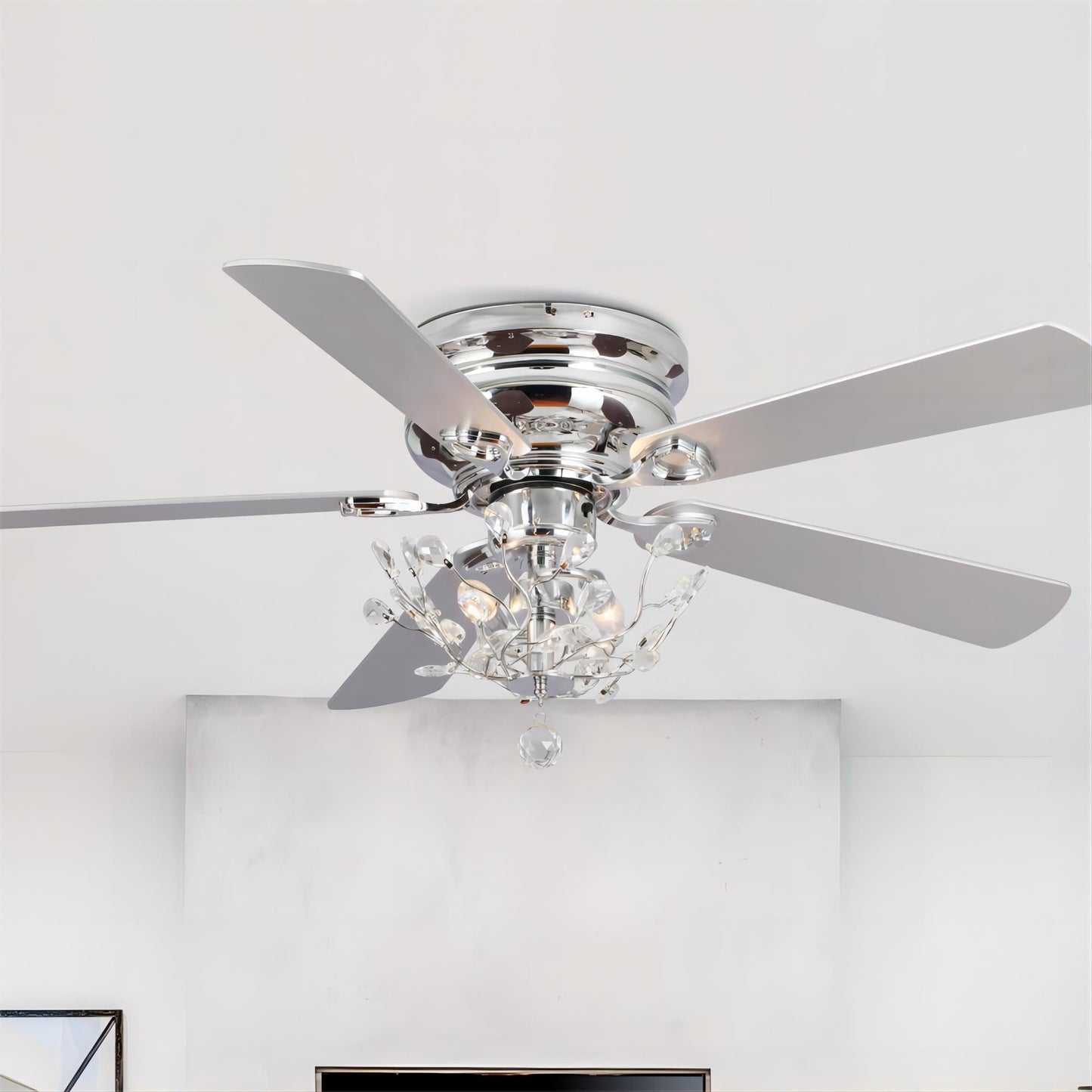 Ventilateur de plafond moderne à 5 pales réversibles de 48 pouces, avec fixation au plafond, en cristal et télécommande.