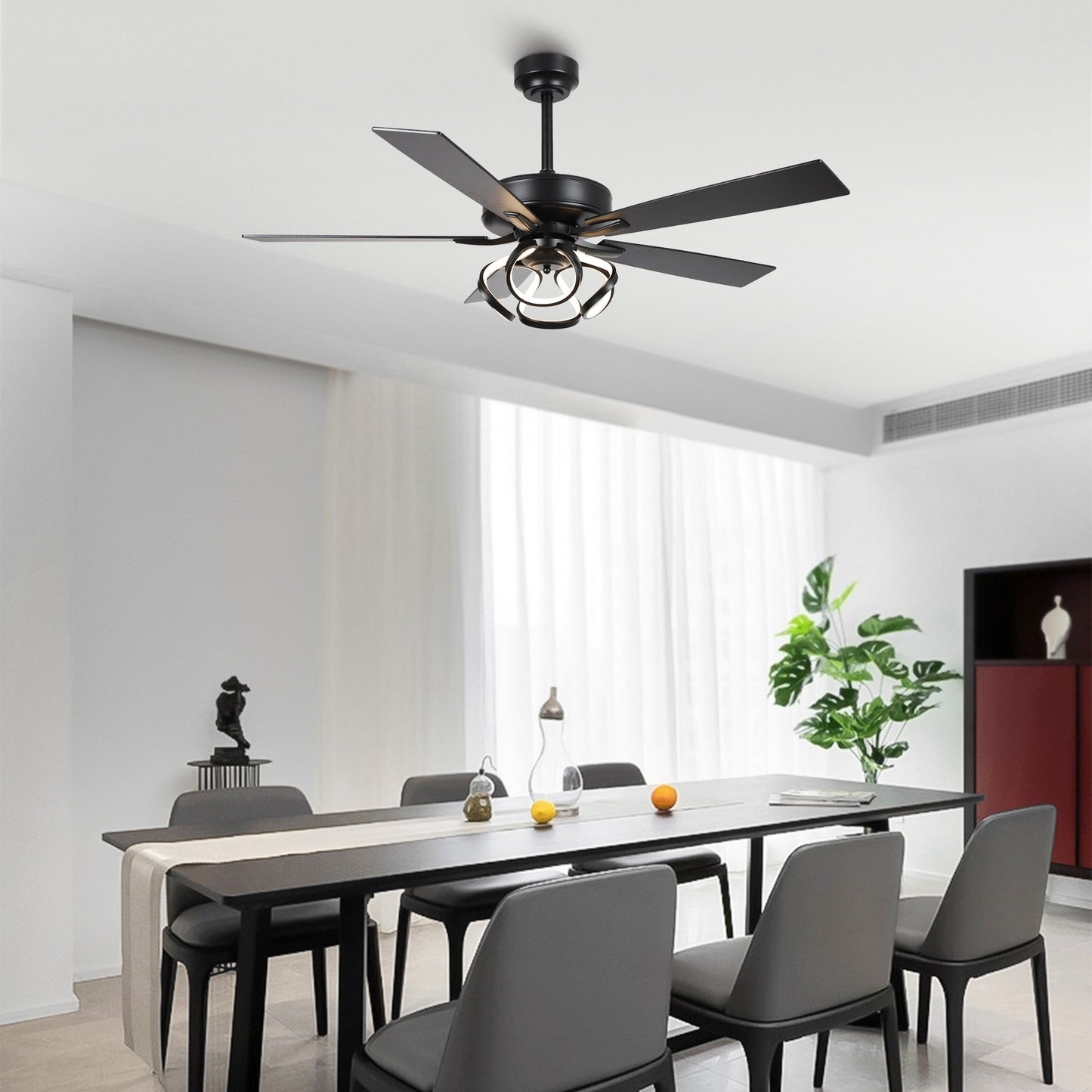 Ventilateur de plafond LED intérieur moderne de 52 pouces à 52 cm, chromé/noir, avec éclairage et télécommande, intensité variable.