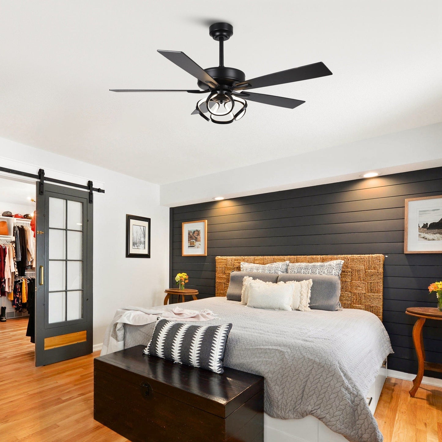 Ventilateur de plafond LED intérieur moderne de 52 pouces à 52 cm, chromé/noir, avec éclairage et télécommande, intensité variable.