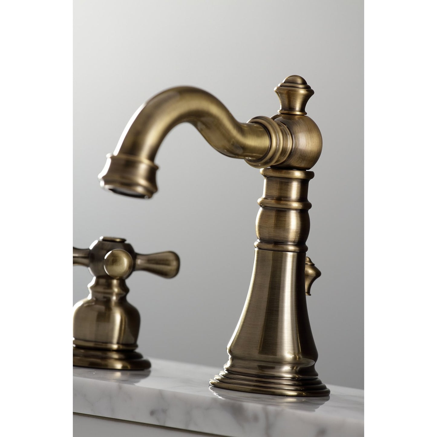 Robinet de salle de bain à large espacement de 8 pouces, modèle American Classic