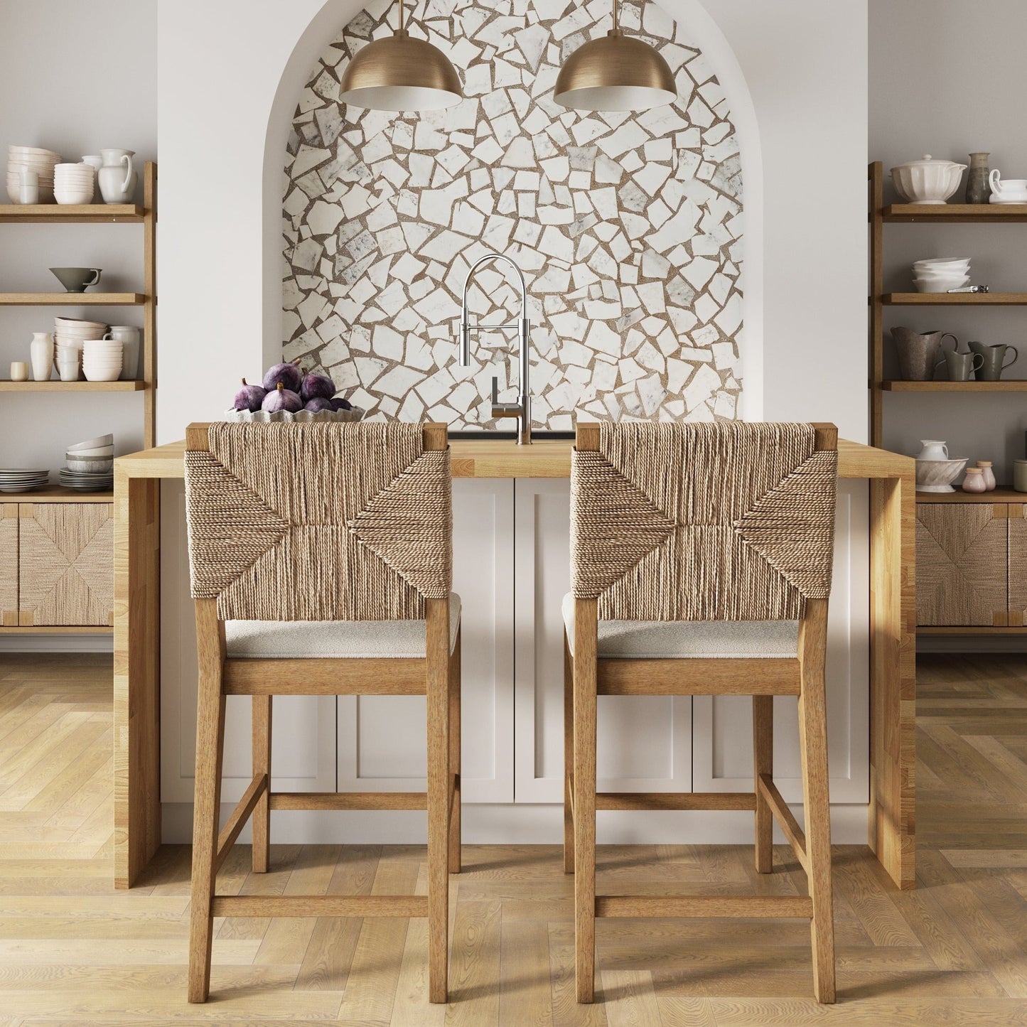 Tabouret de bar Beacon Bohemian Boucle, chaise de comptoir rembourrée avec cadre en bois massif et dossier en jonc tressé.