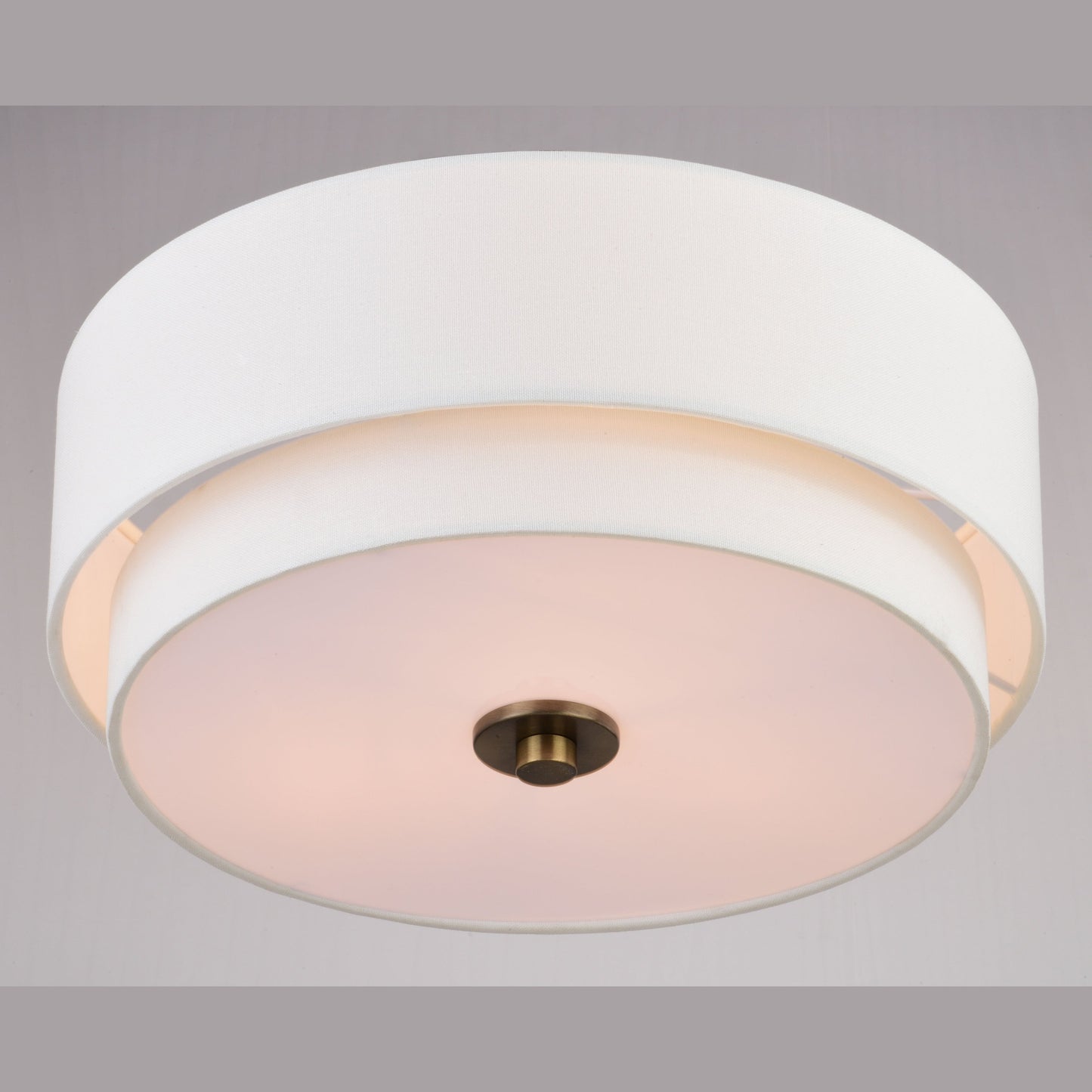 Luminaire à suspension à montage au plafond de style moderne du milieu du siècle de Burnaby avec abat-jour blanc en lin.