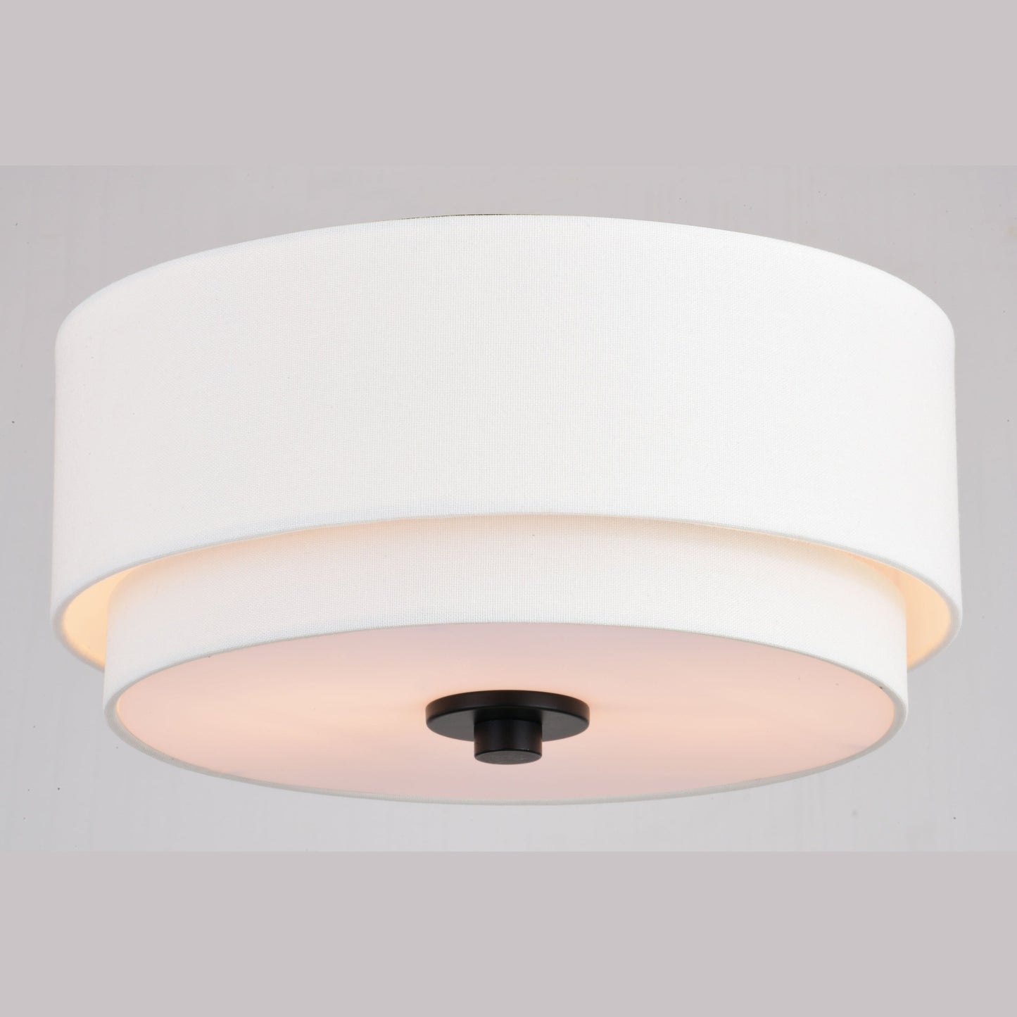Luminaire à suspension à montage au plafond de style moderne du milieu du siècle de Burnaby avec abat-jour blanc en lin.