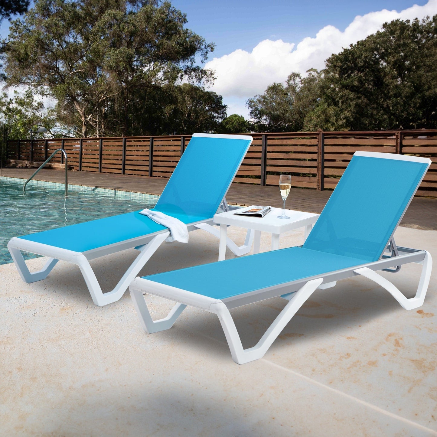 Chaise longue de jardin inclinable et réglable Kozyard Alan, entièrement en aluminium et pieds en résine de polypropylène.