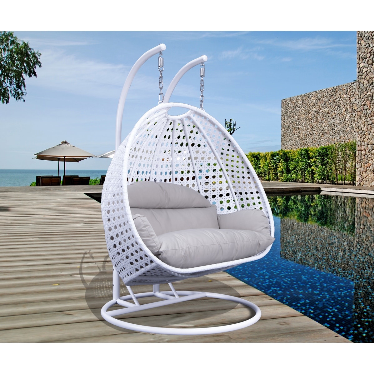 LeisureMod Chaise suspendue en forme d'œuf pour 2 personnes avec support - Hamac balançoire en rotin tressé pour intérieur/extérieur avec coussins