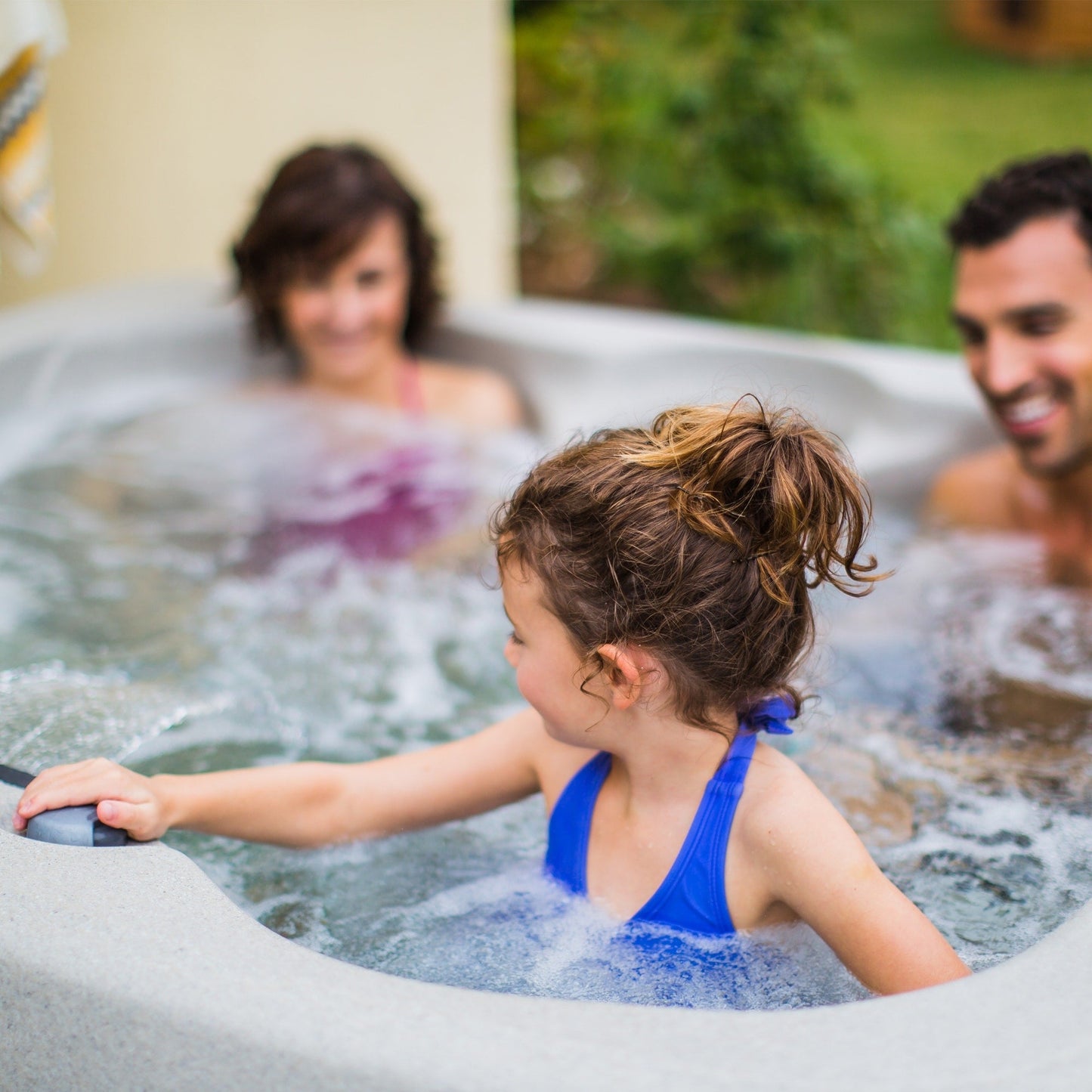 Spa Lifesmart LS100DX pour 4 personnes, 20 jets, 110V, prêt à l'emploi avec cascade.