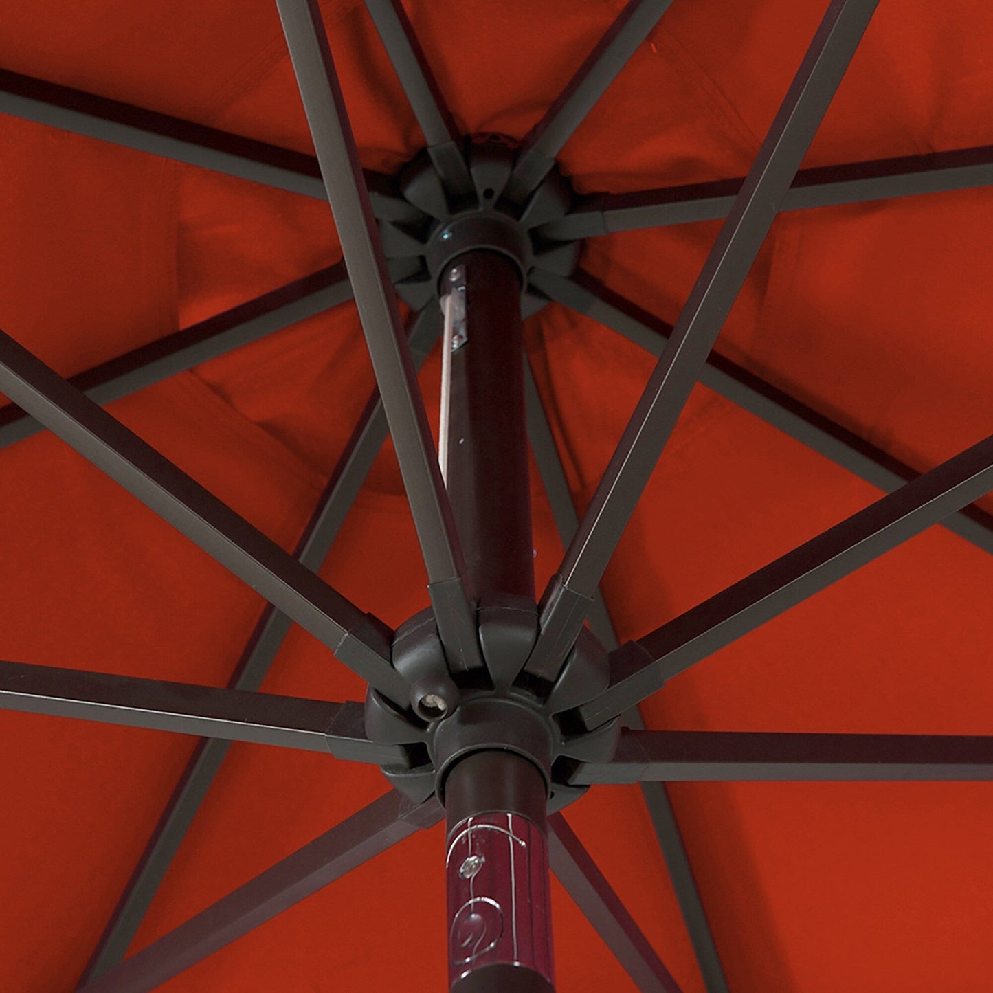 Parasol de terrasse Lopes de 2,7 m avec socle à poids bronze inclus.