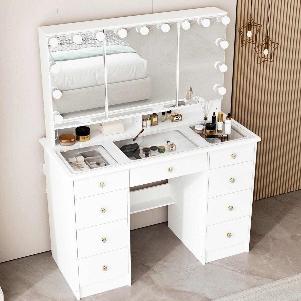 Coiffeuse avec miroir à trois volets, éclairage certifié et plateau en verre.