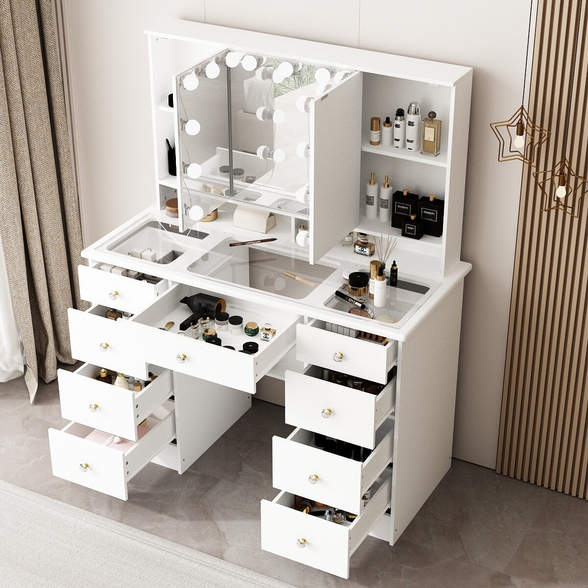 Coiffeuse avec miroir à trois volets, éclairage certifié et plateau en verre.