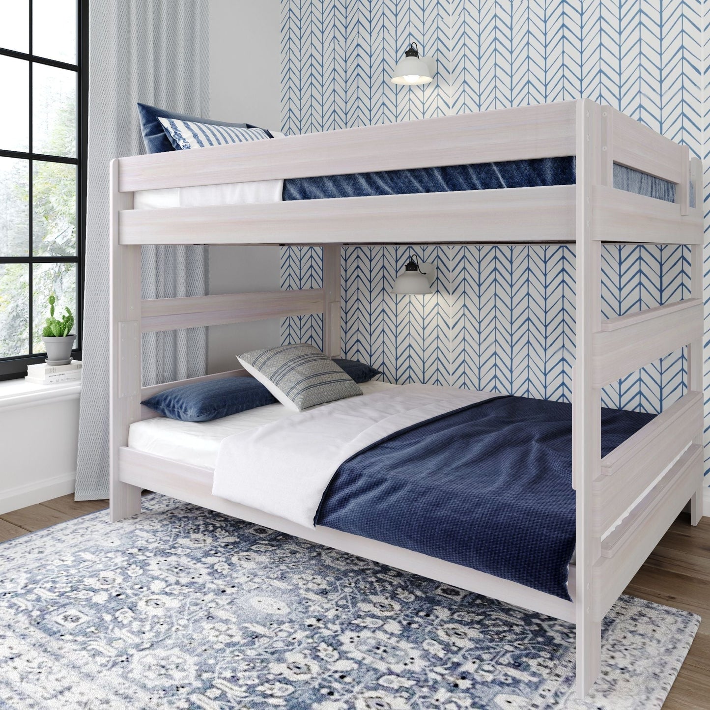 Lit superposé Max and Lily Farmhouse, avec un lit double en dessous et un lit queen size au-dessus.
