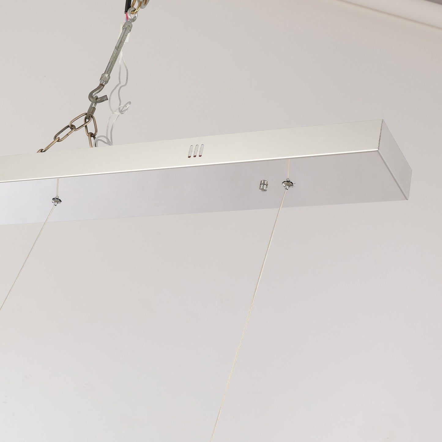Luminaire suspendu LED en acier inoxydable noir, style nordique, pour salle à manger.