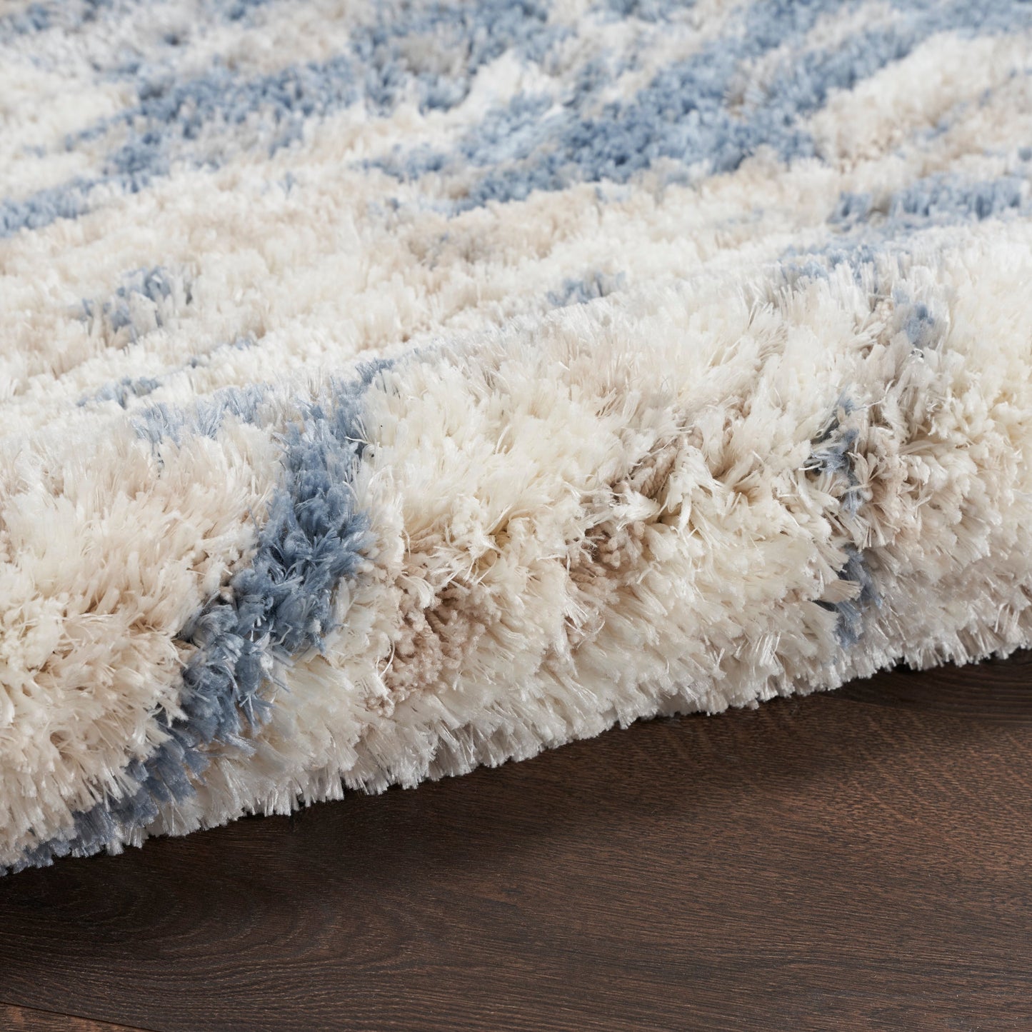 Tapis de sol ultra moelleux à poils longs, abstrait et glamour de la marque Nourison