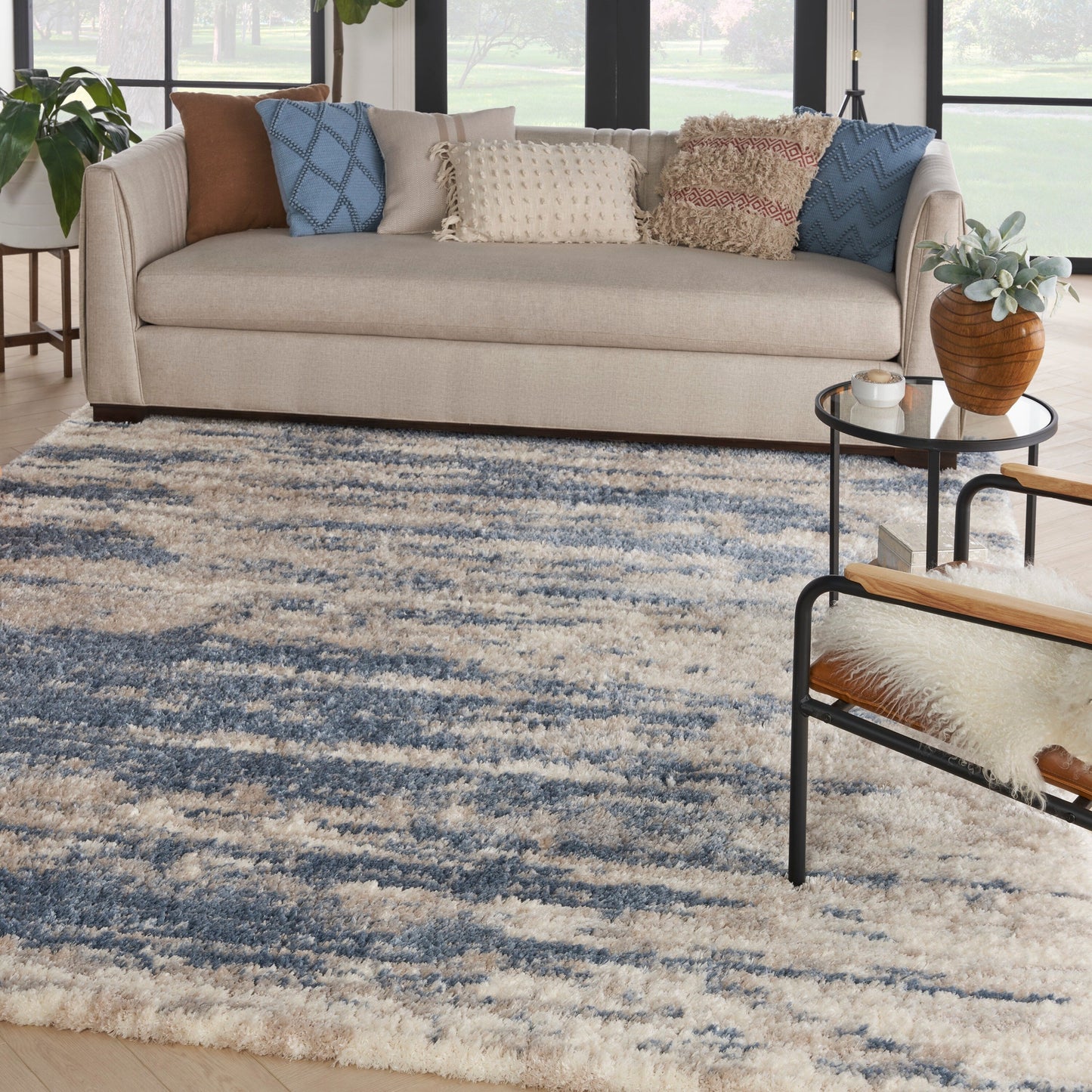 Tapis de sol ultra moelleux à poils longs, abstrait et glamour de la marque Nourison