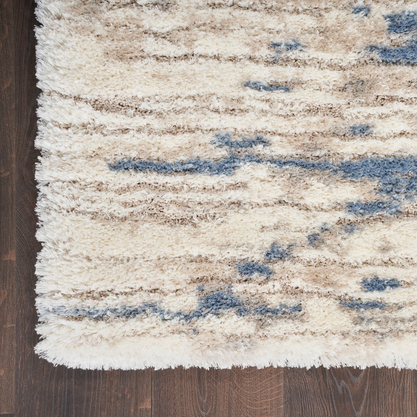 Tapis de sol ultra moelleux à poils longs, abstrait et glamour de la marque Nourison