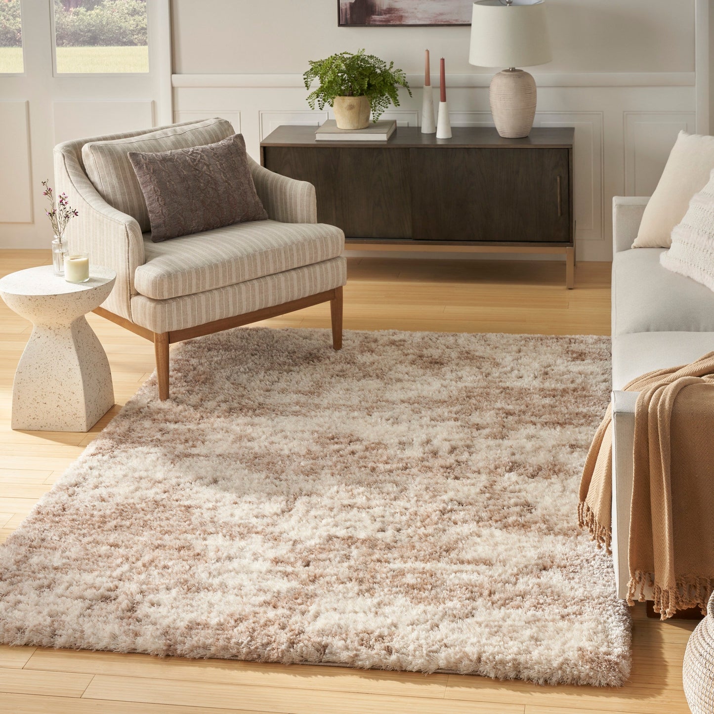 Tapis de sol ultra moelleux à poils longs, abstrait et glamour de la marque Nourison