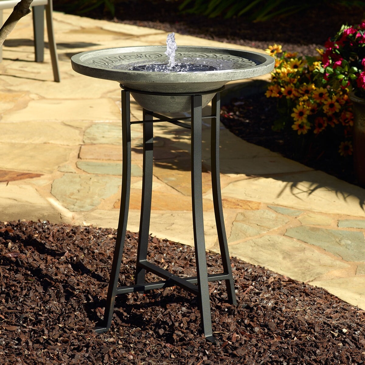 Baignoire pour oiseaux Perello intelliSOLAR en ciment clair avec télécommande - Gris patiné