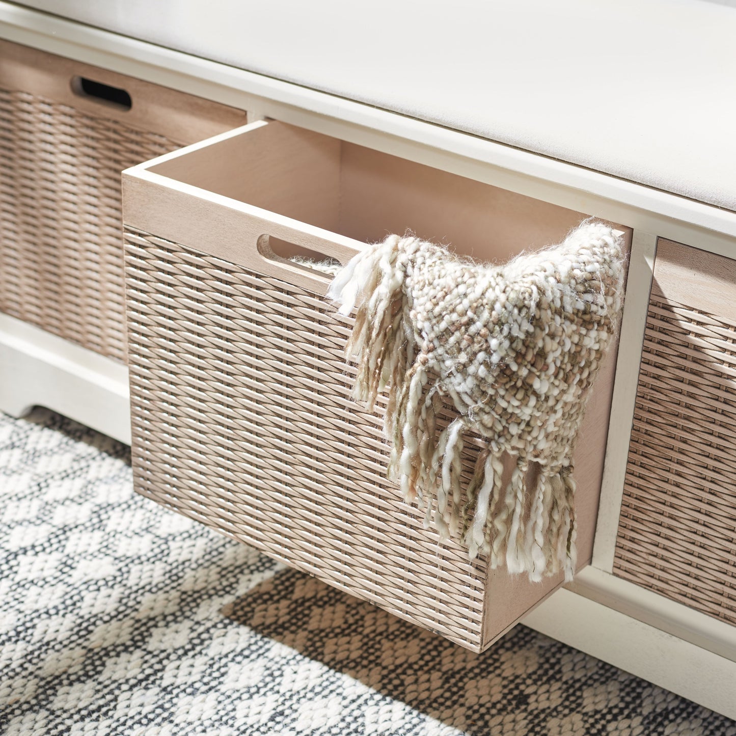 Banc de rangement avec 3 tiroirs et coussin SAFAVIEH Fiorello - 120,2 L x 38,1 l x 48,3 H - 120x38x48cm