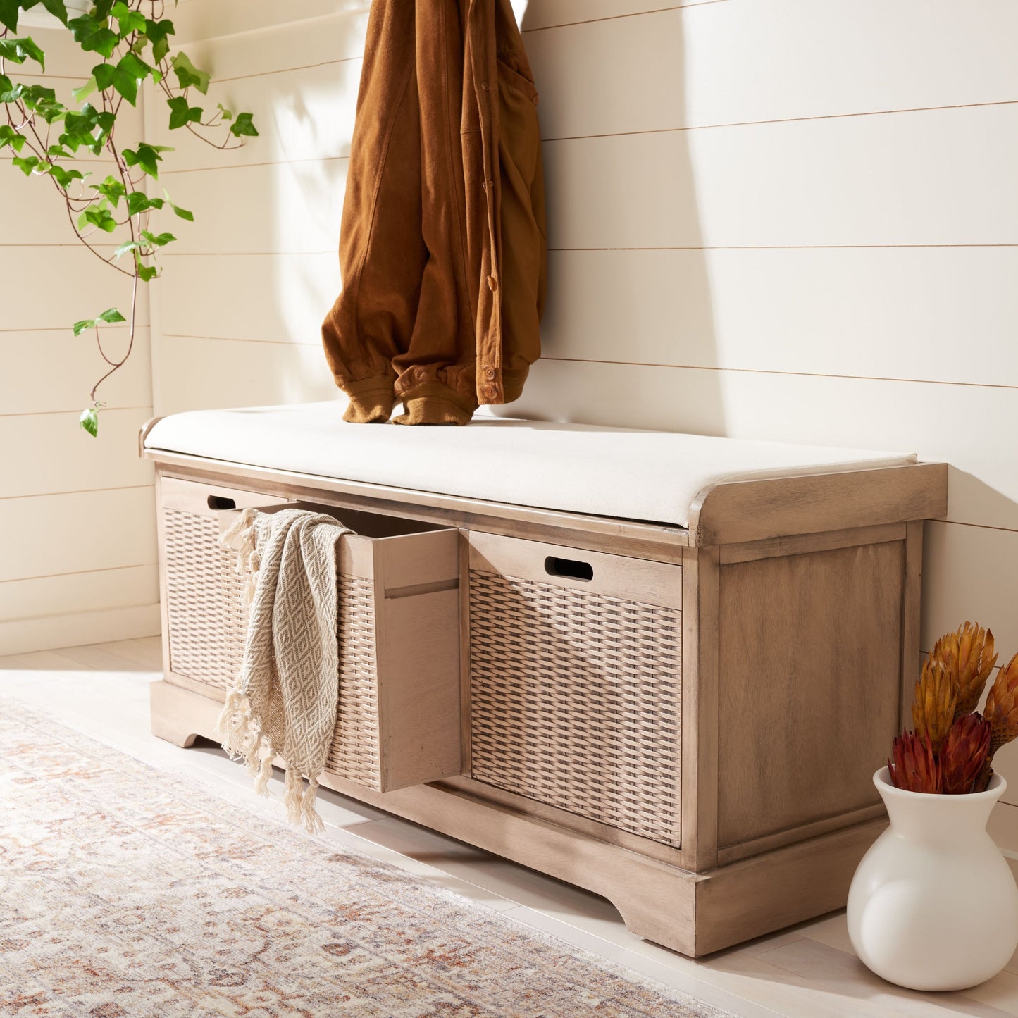 Banc de rangement avec 3 tiroirs et coussin SAFAVIEH Fiorello - 120,2 L x 38,1 l x 48,3 H - 120x38x48cm