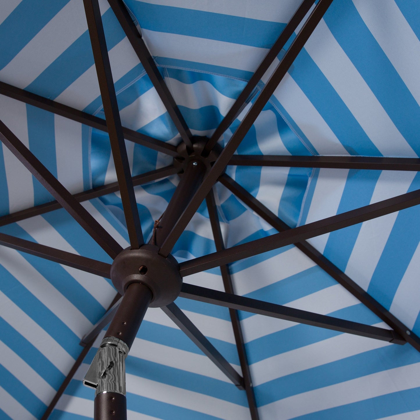 Parasol d'extérieur à manivelle SAFAVIEH Hadire Inside Out à rayures, 9 pieds
