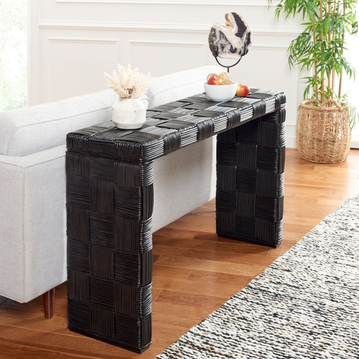Table console en rotin SAFAVIEH Mindel - 51L x 14P x 32H (dimensions en pouces)