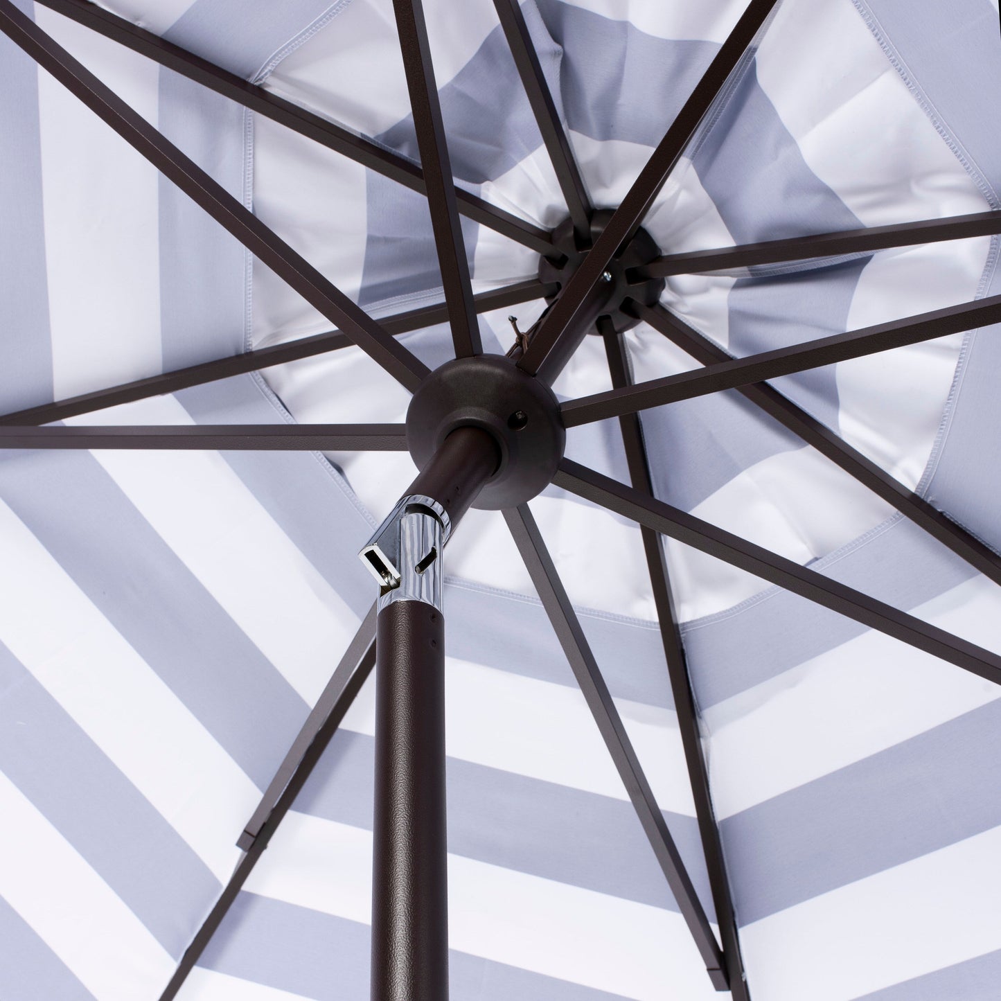 Parasol rond de jardin Jaylee de 3,35 m (11 pieds) de SAFAVIEH