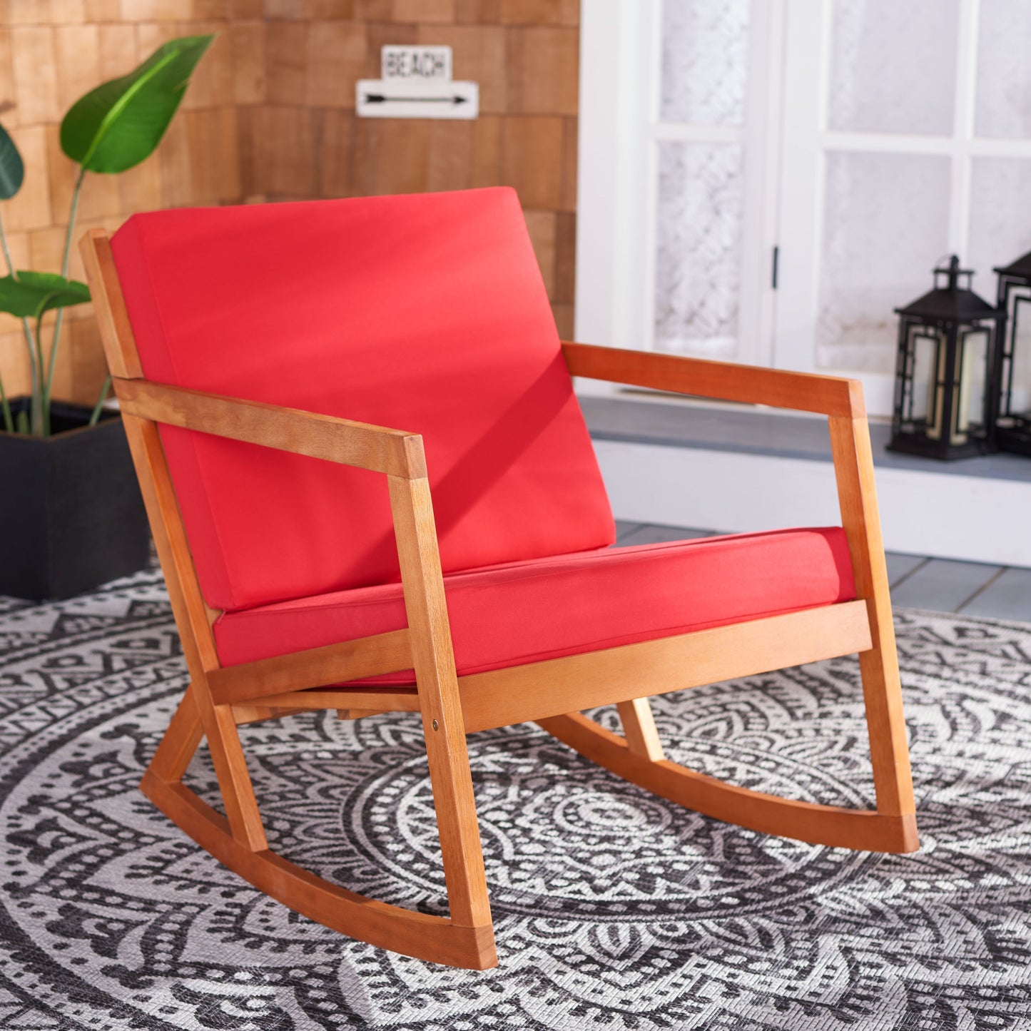 Chaise à bascule d'extérieur Makaila de SAFAVIEH avec coussin - 66L x 79P x 97H (cm)