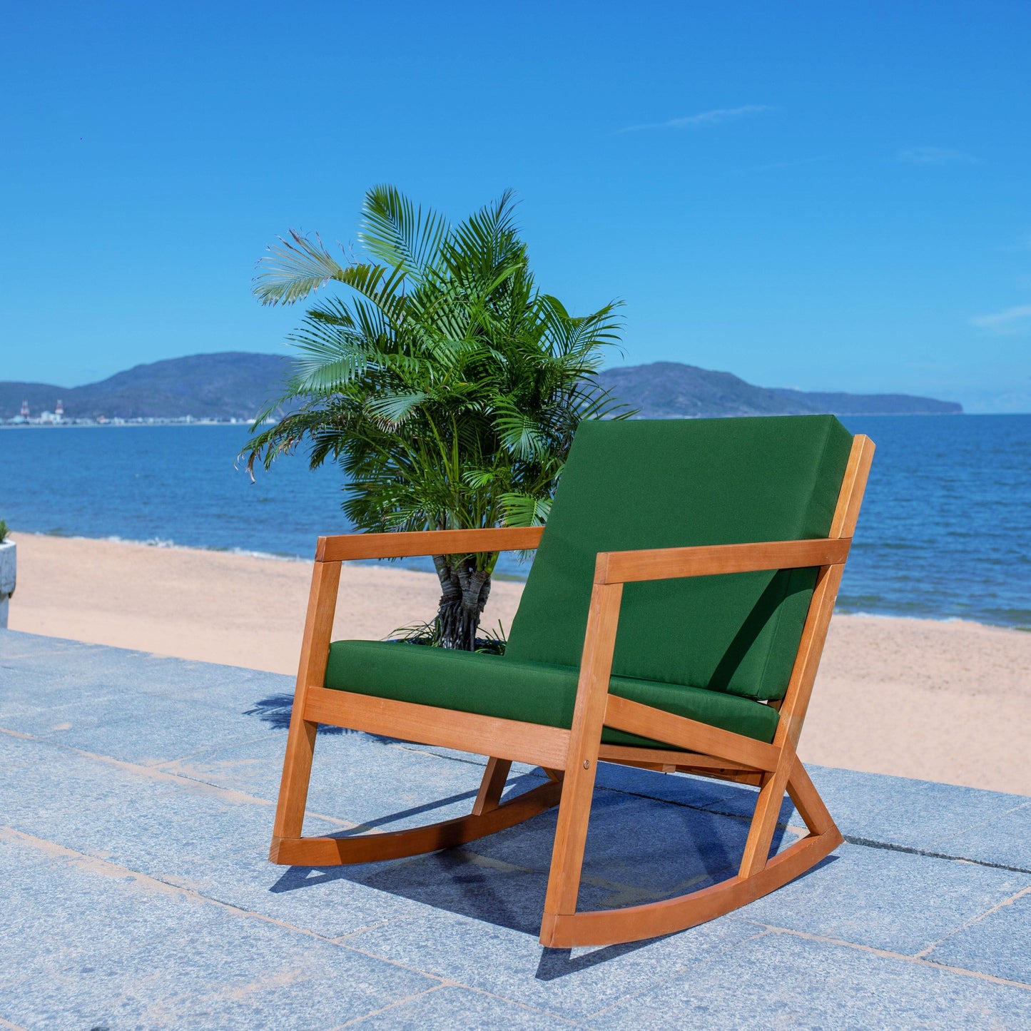 Chaise à bascule d'extérieur Makaila de SAFAVIEH avec coussin - 66L x 79P x 97H (cm)