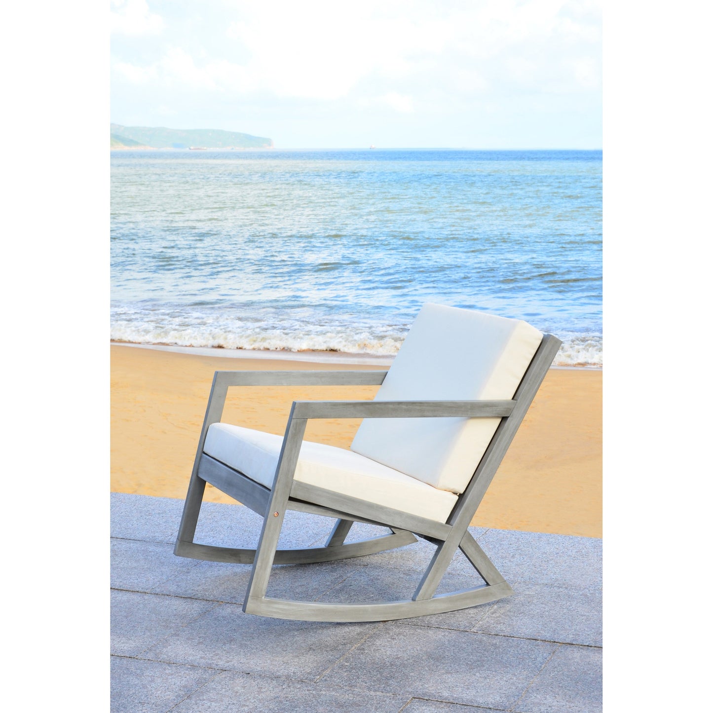 Chaise à bascule d'extérieur Makaila de SAFAVIEH avec coussin - 66L x 79P x 97H (cm)