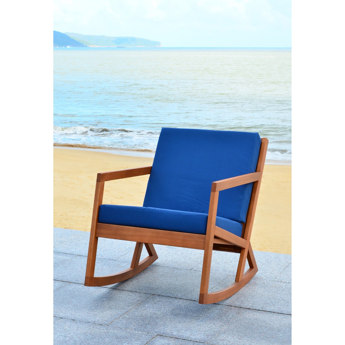 Chaise à bascule d'extérieur Makaila de SAFAVIEH avec coussin - 66L x 79P x 97H (cm)