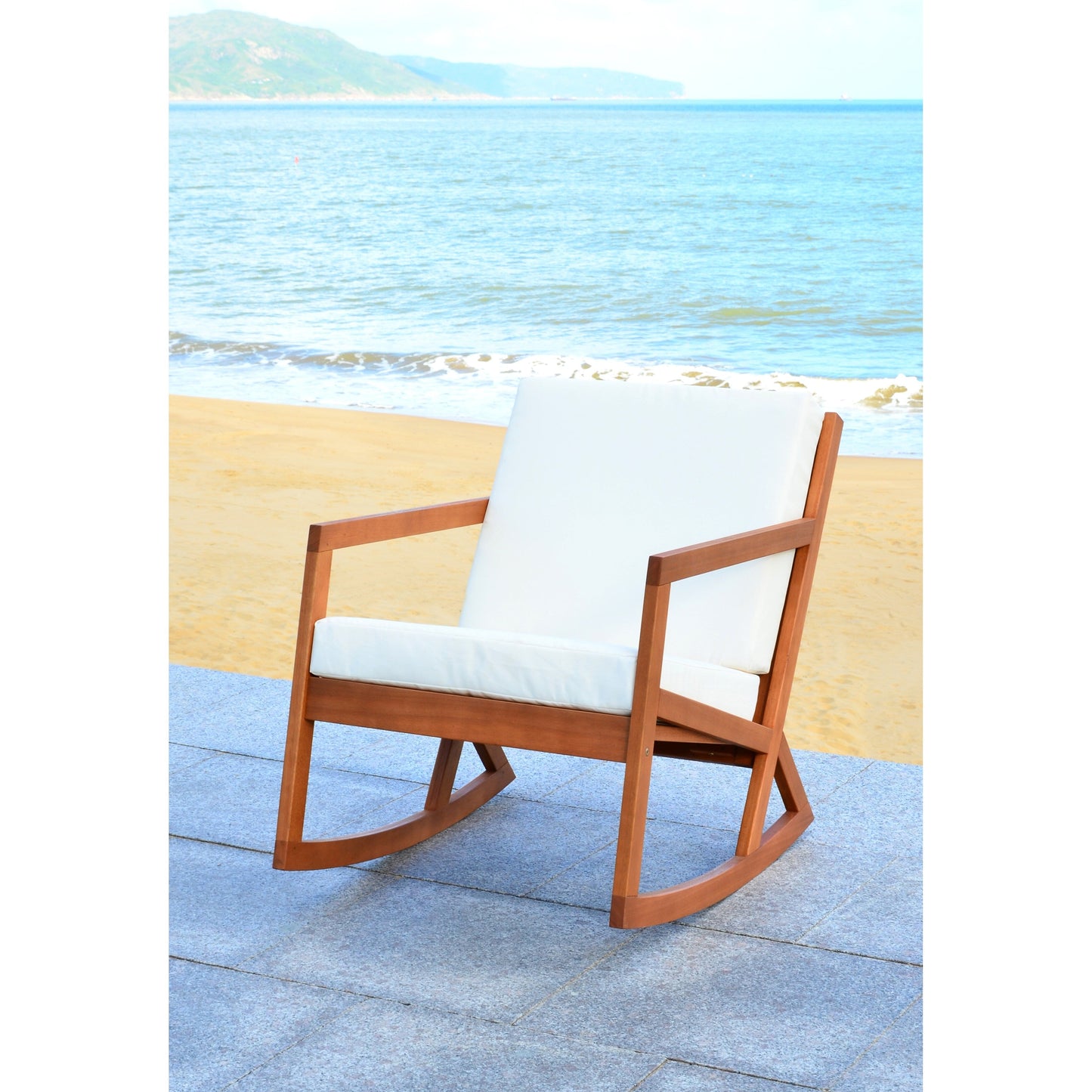 Chaise à bascule d'extérieur Makaila de SAFAVIEH avec coussin - 66L x 79P x 97H (cm)