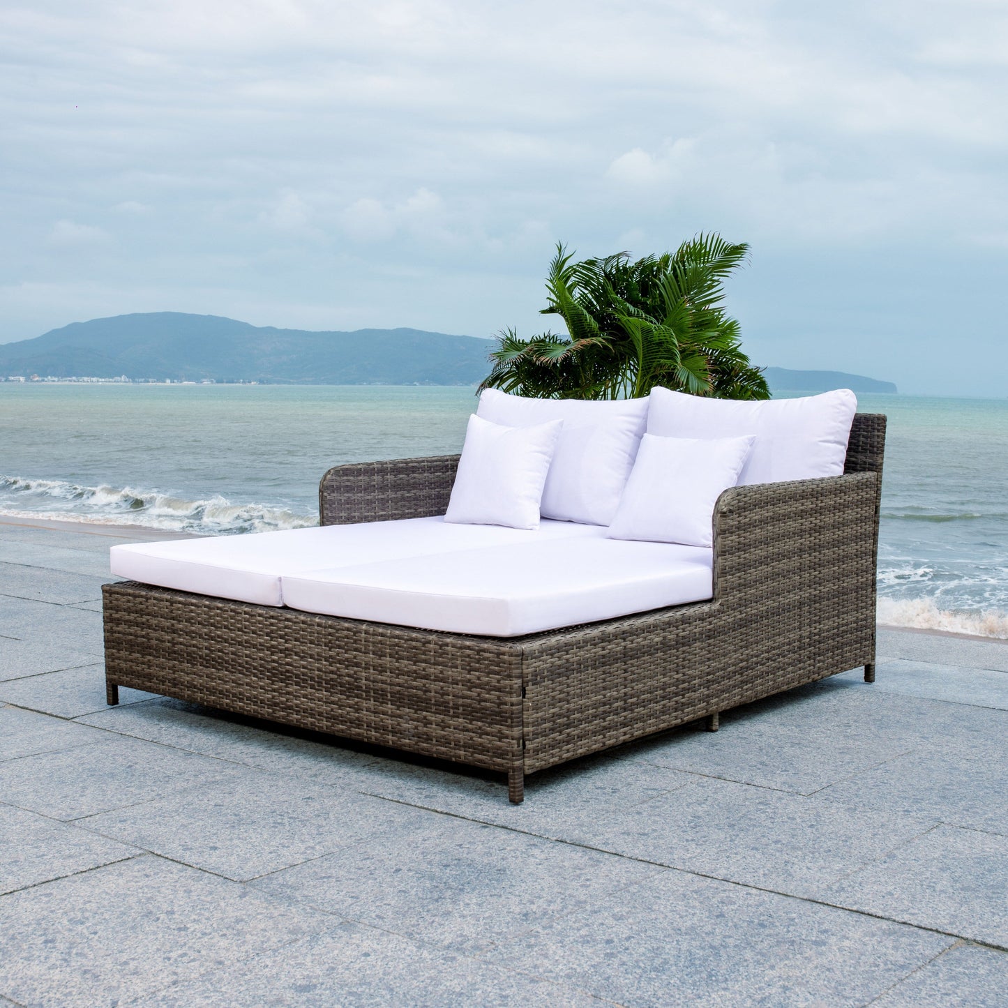 SAFAVIEH Fauteuil de jardin en osier Taniyah avec coussins - 135L x 71P x 157H (cm)