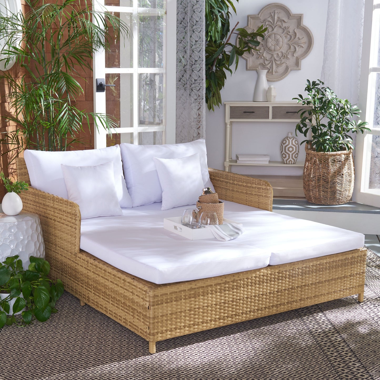 SAFAVIEH Fauteuil de jardin en osier Taniyah avec coussins - 135L x 71P x 157H (cm)