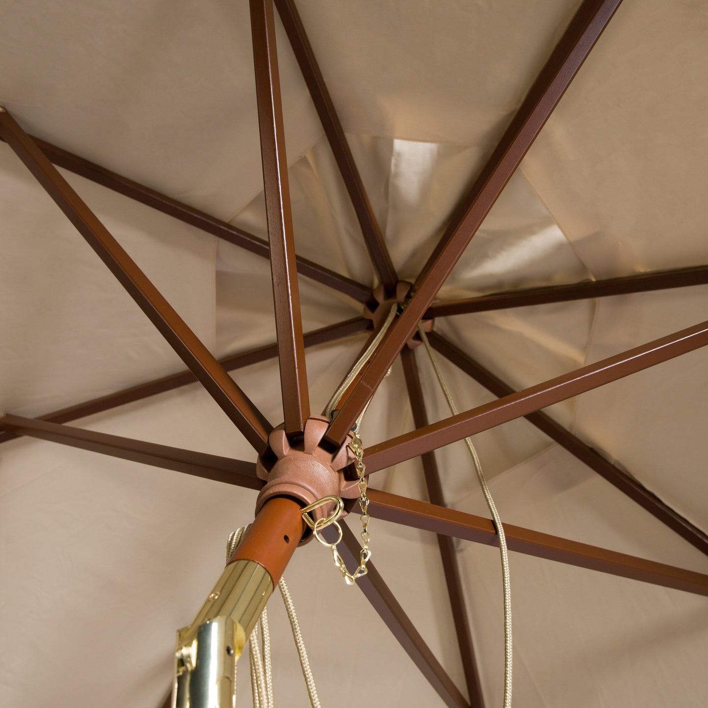 Parasol d'extérieur en bois Zlatana de 2,7 m (9 pieds) de SAFAVIEH