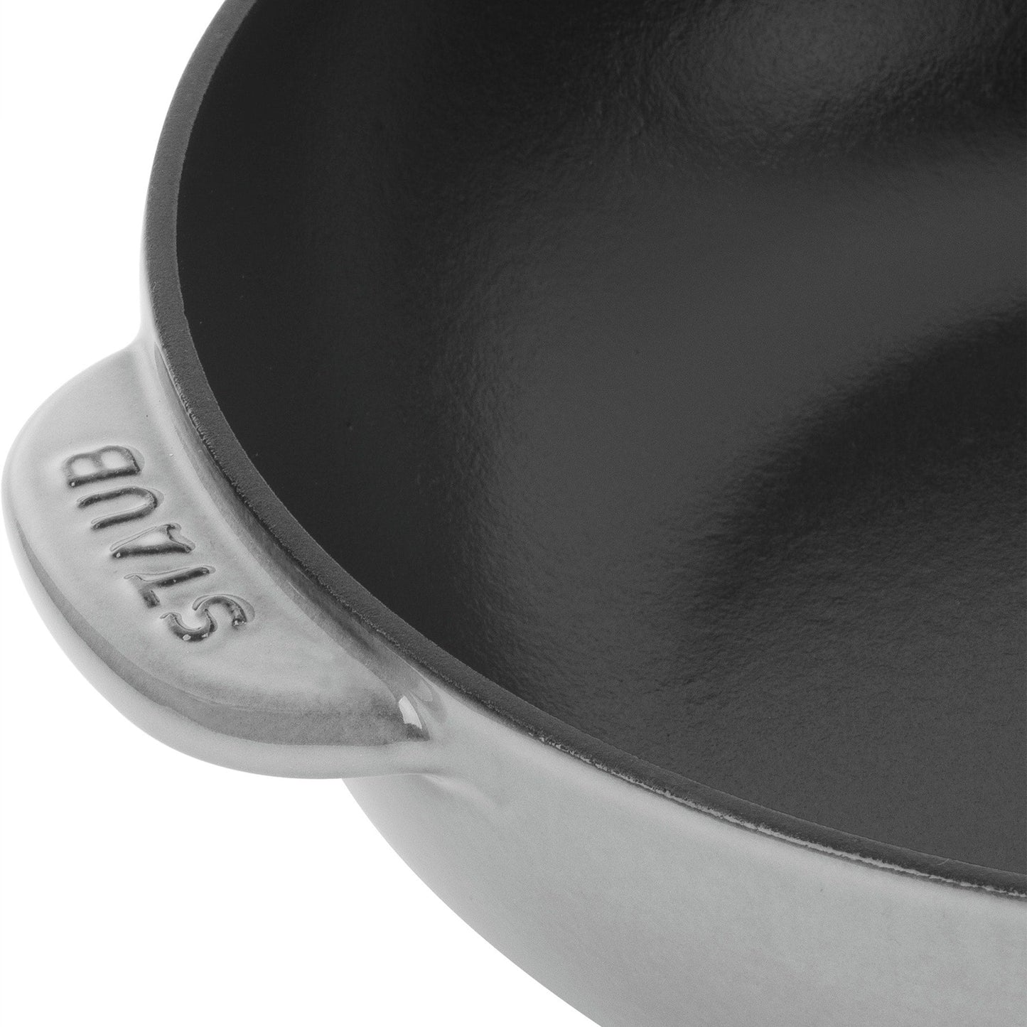 Casserole en fonte Daily de STAUB, 2,9 qt, avec couvercle en verre