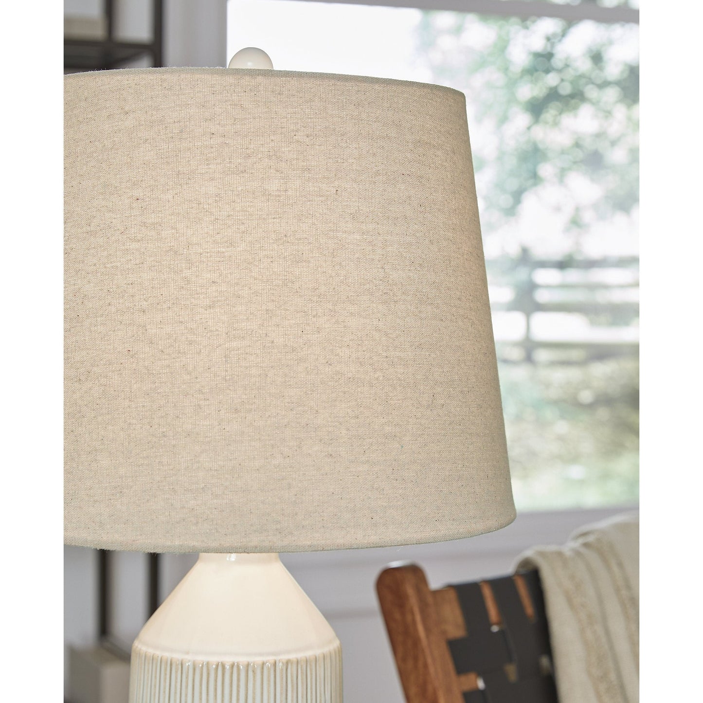 Lampe de table Willport blanc cassé de Signature Design by Ashley (lot de 2) - 14L x 14P x 27H