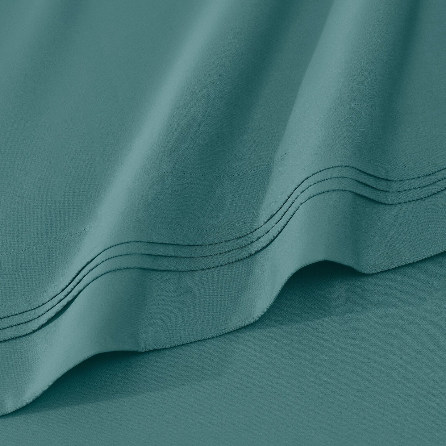 Jeu de draps uni en coton égyptien supérieur, 1000 fils, avec poche profonde.