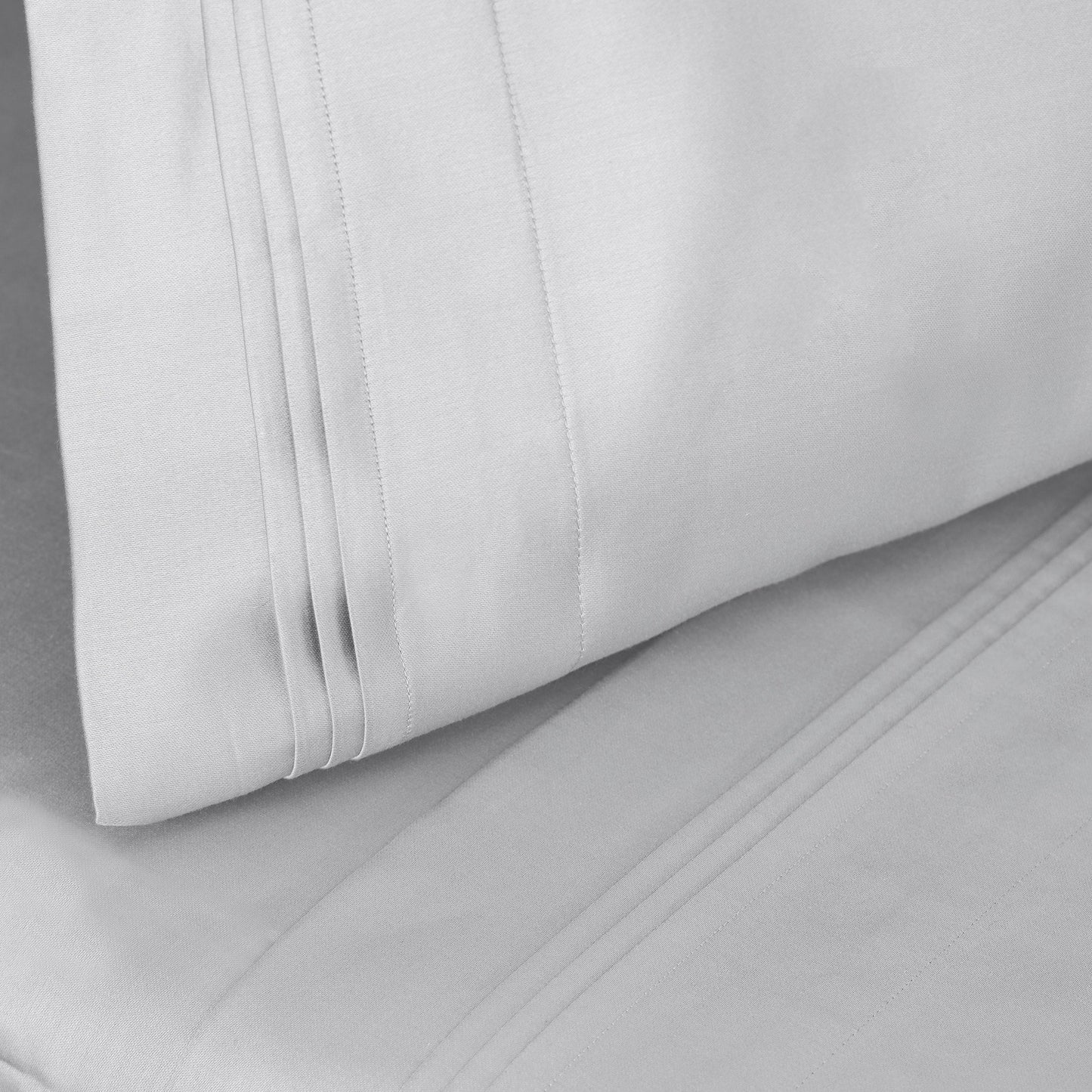 Jeu de draps uni en coton égyptien supérieur, 1000 fils, avec poche profonde.