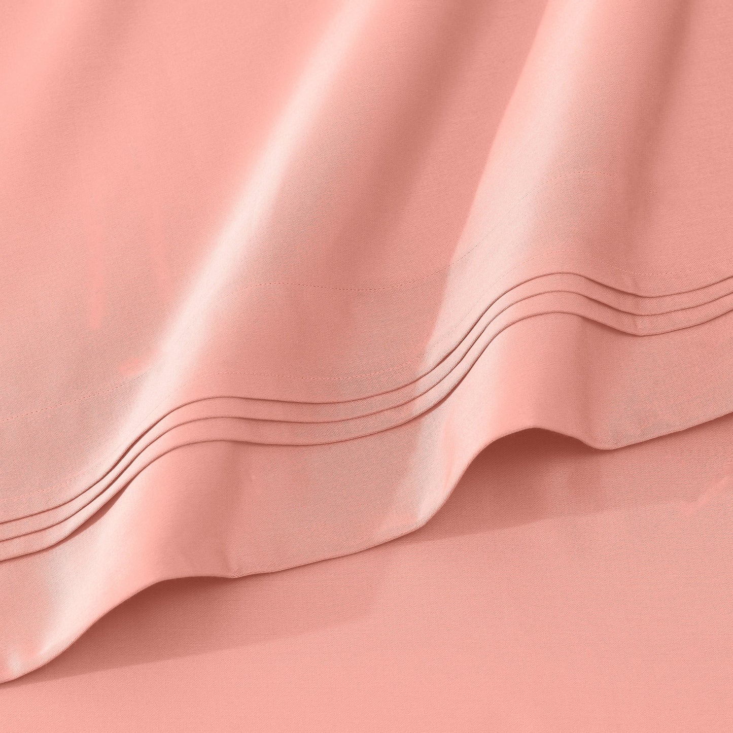 Jeu de draps uni en coton égyptien supérieur, 1000 fils, avec poche profonde.