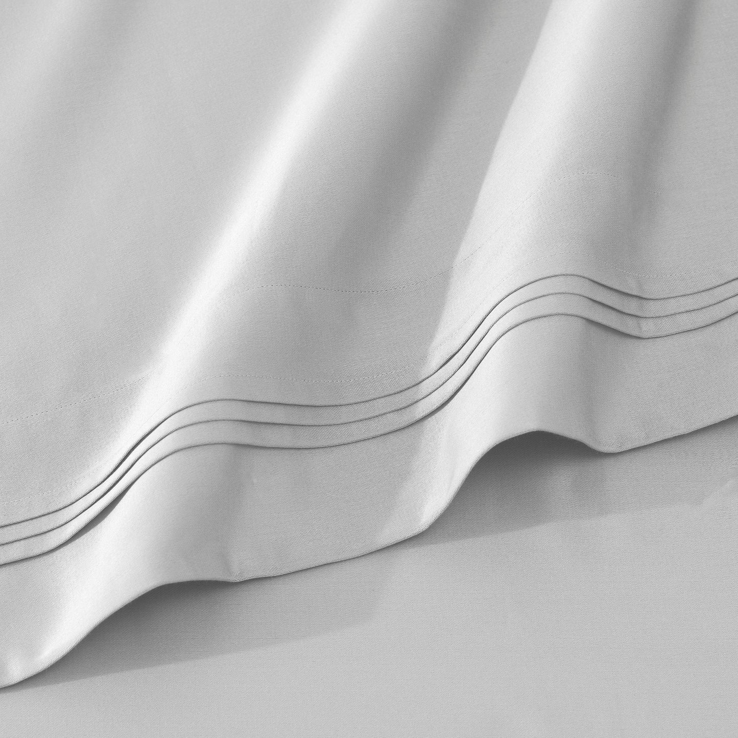 Jeu de draps uni en coton égyptien supérieur, 1000 fils, avec poche profonde.