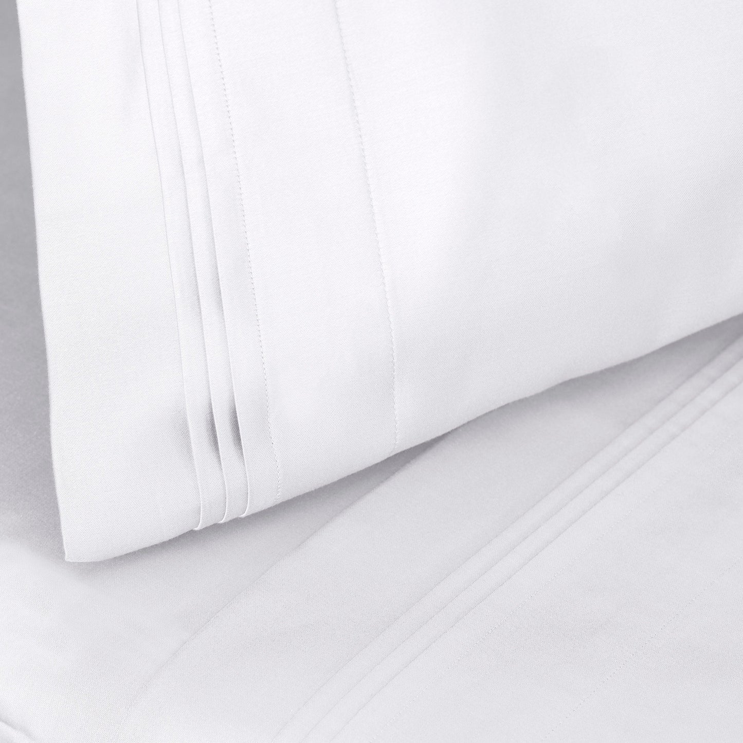 Jeu de draps uni en coton égyptien supérieur, 1000 fils, avec poche profonde.