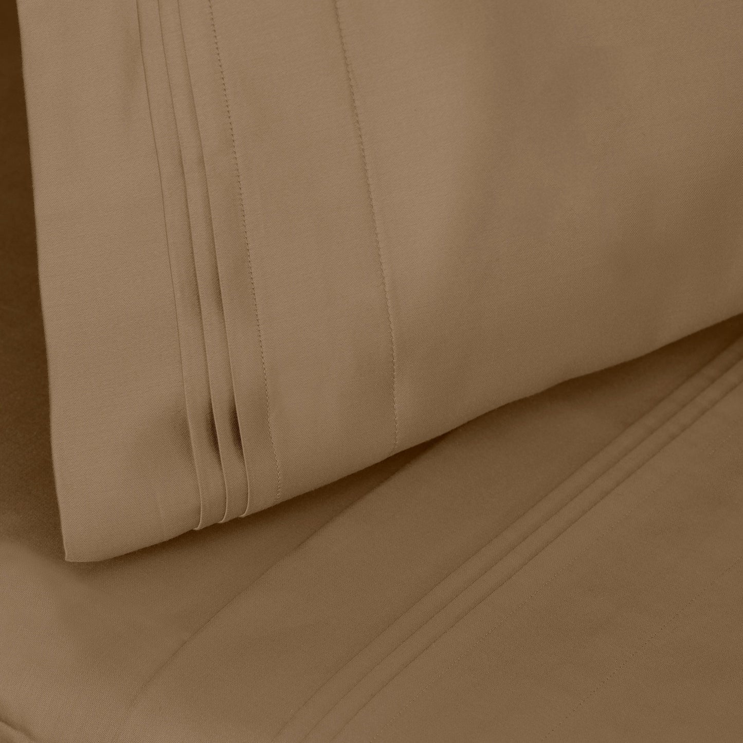 Jeu de draps uni en coton égyptien supérieur, 1000 fils, avec poche profonde.