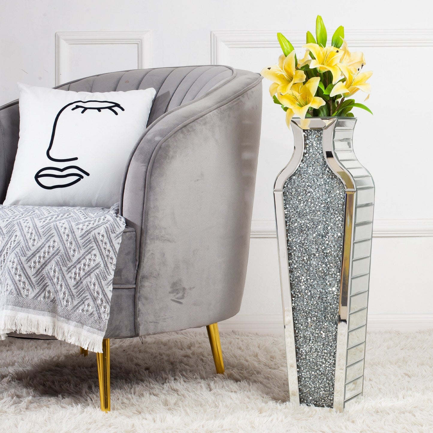 Grand vase de sol en verre concassé et décoré de diamants