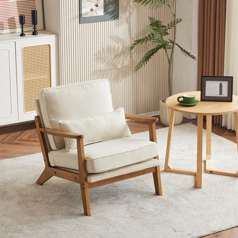 Fauteuil d'appoint en lin mélangé avec pieds en bois et un coussin beige.