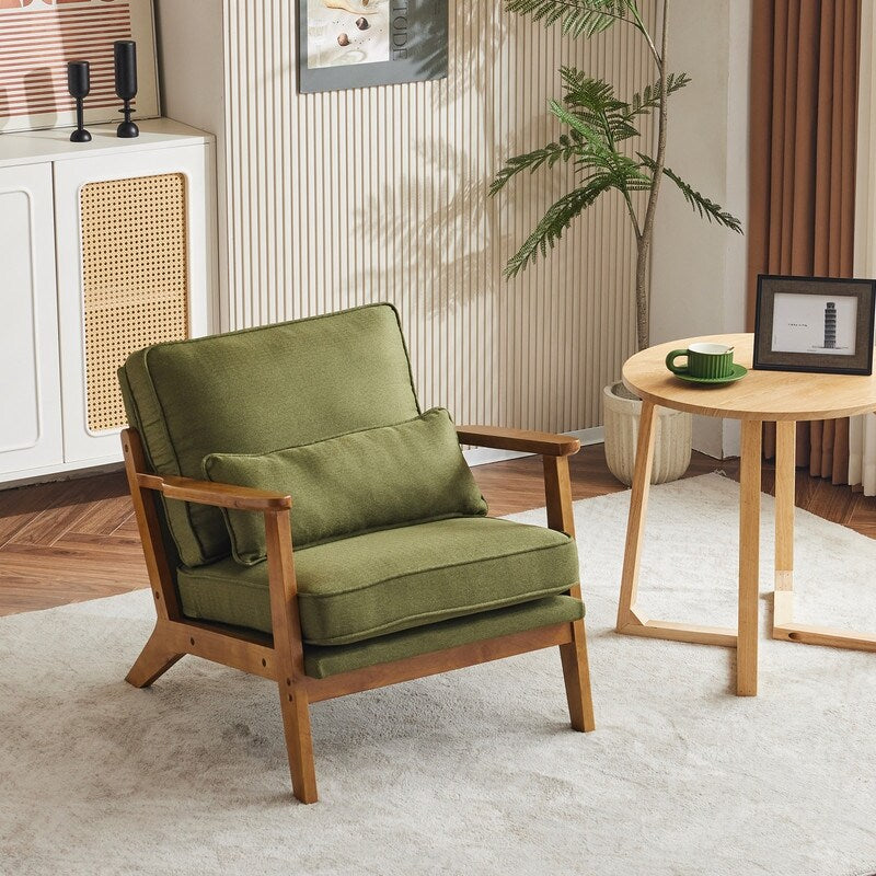 Fauteuil d'appoint en lin mélangé avec pieds en bois et un coussin beige.
