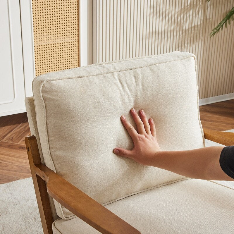 Fauteuil d'appoint en lin mélangé avec pieds en bois et un coussin beige.