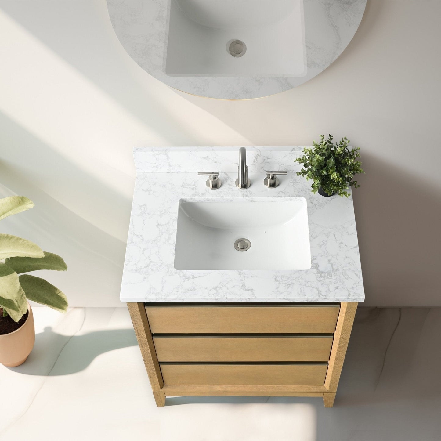Meuble-lavabo Art pour salle de bain avec lavabo en céramique et plan de travail en marbre composite.
