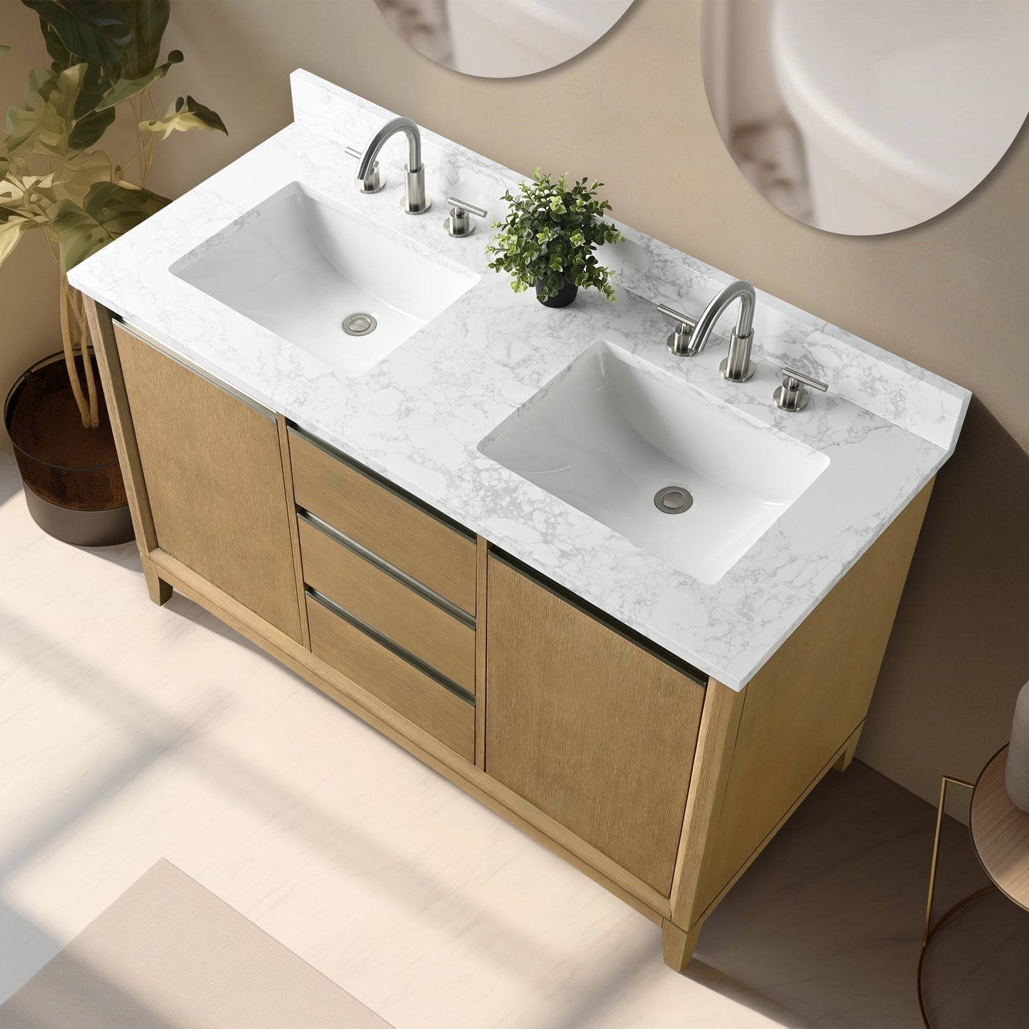 Meuble-lavabo Art pour salle de bain avec lavabo en céramique et plan de travail en marbre composite.