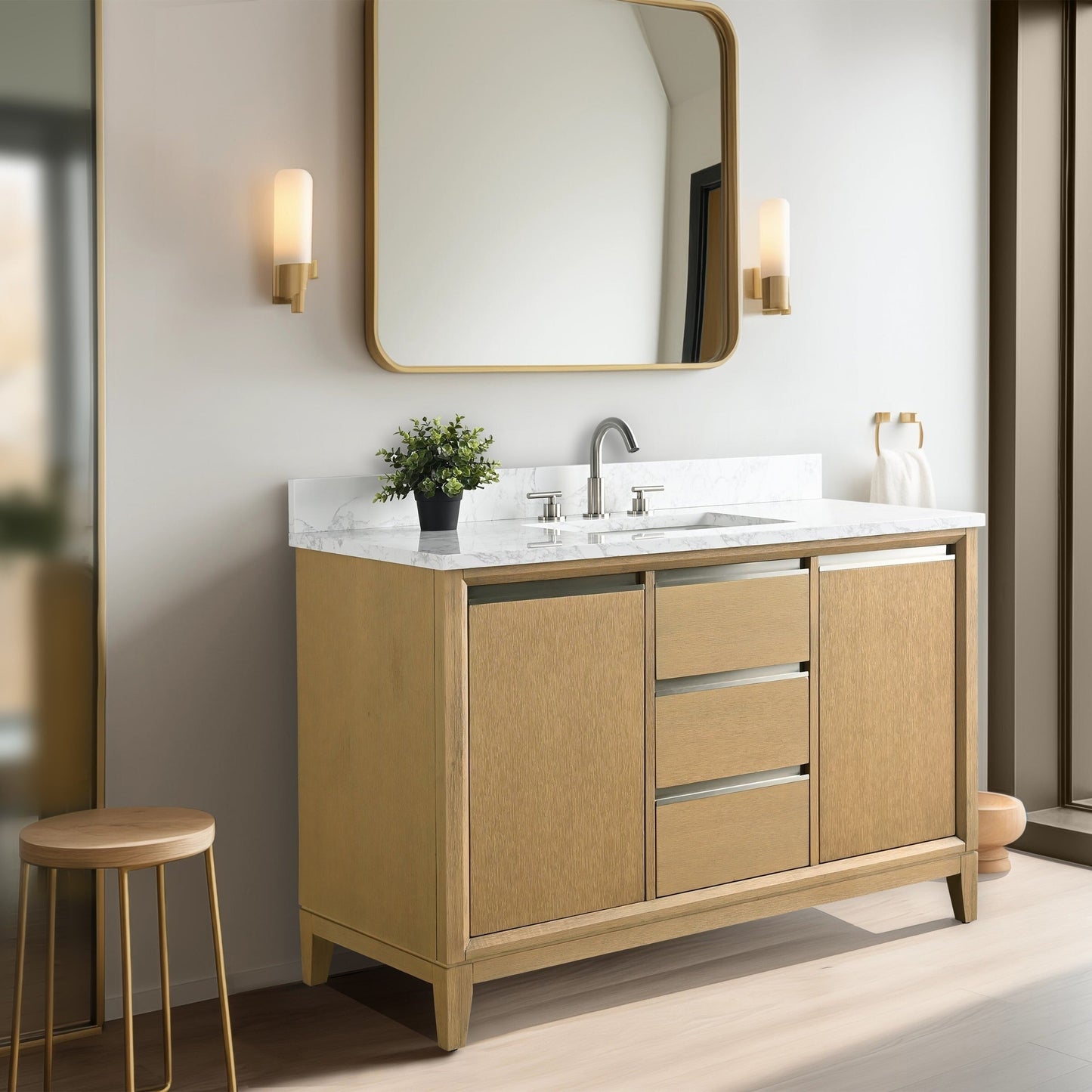 Meuble-lavabo Art pour salle de bain avec lavabo en céramique et plan de travail en marbre composite.
