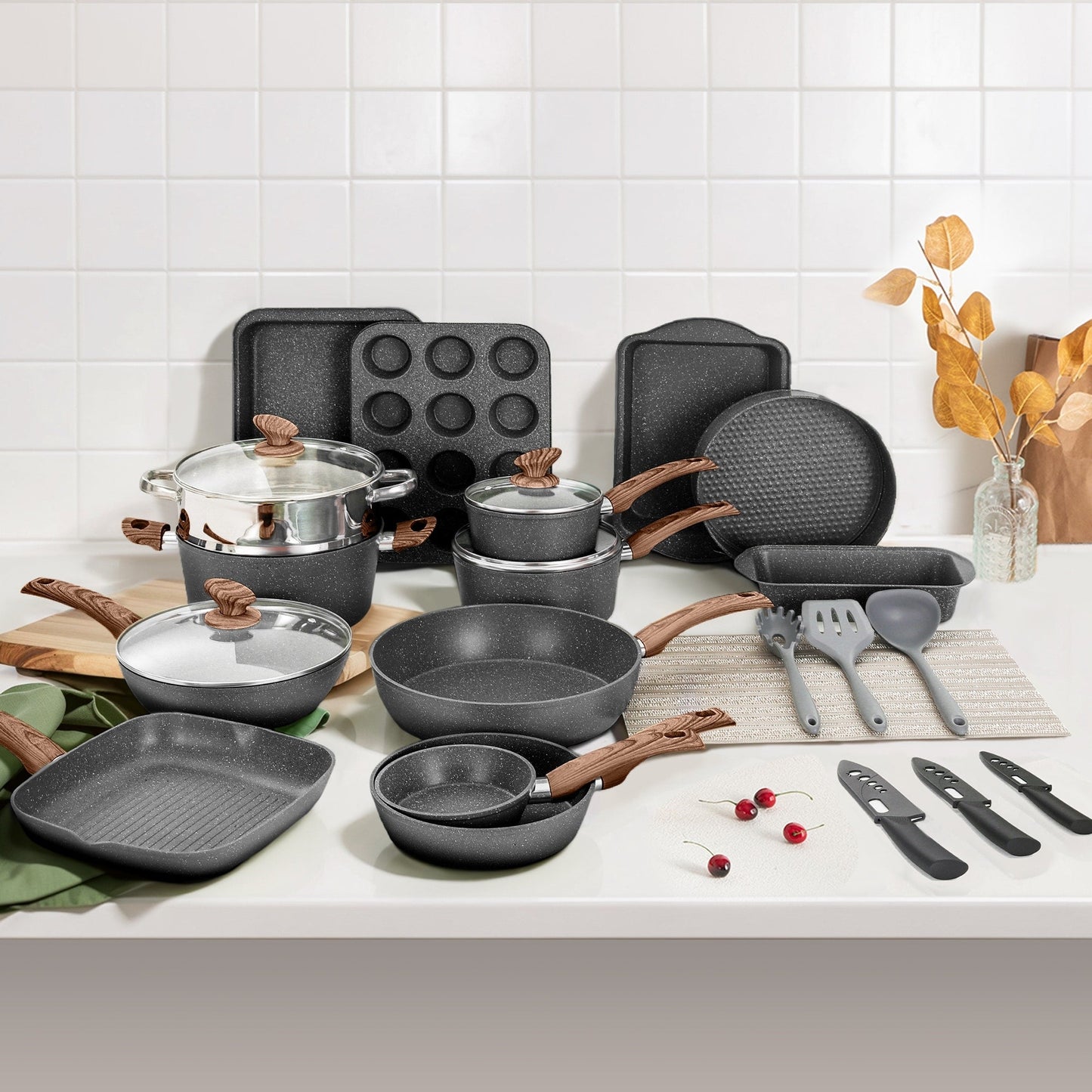 Ensemble de cuisine 30 pièces en granit, comprenant des casseroles et des poêles antiadhésives.